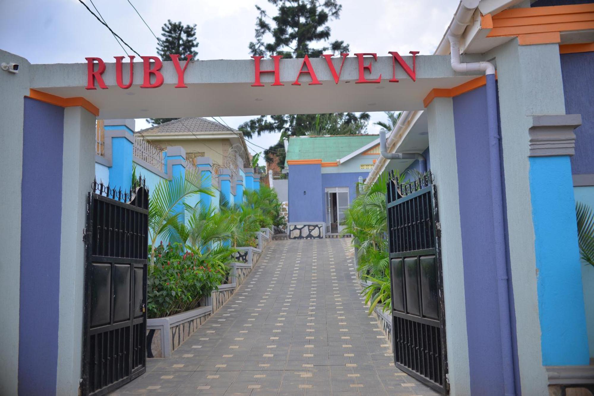 Ruby Haven Ξενοδοχείο Καμπάλα Εξωτερικό φωτογραφία